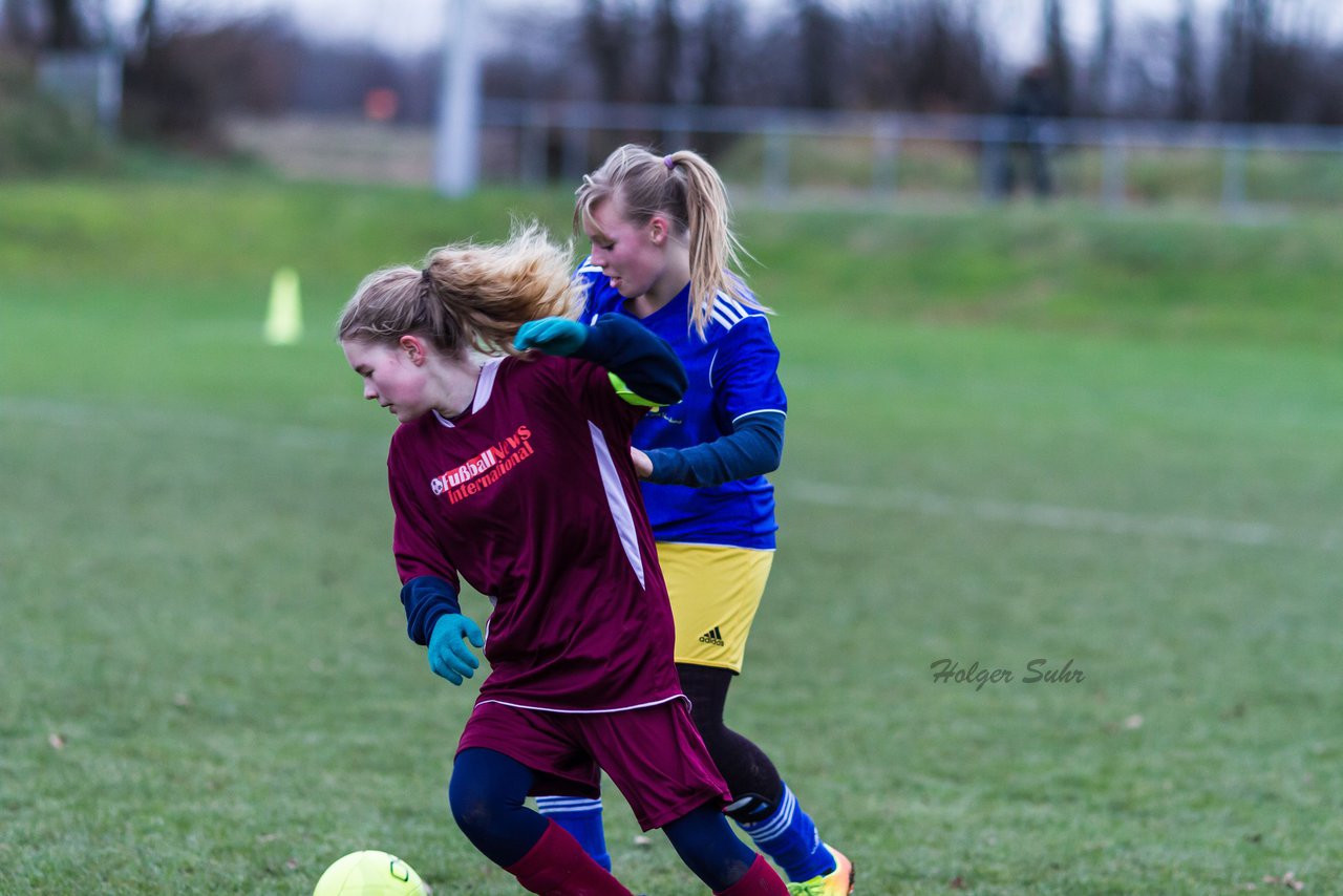 Bild 200 - B-Juniorinnen TSV Gnutz o.W. - SV Henstedt Ulzburg II : Ergebnis: ca. 5:0